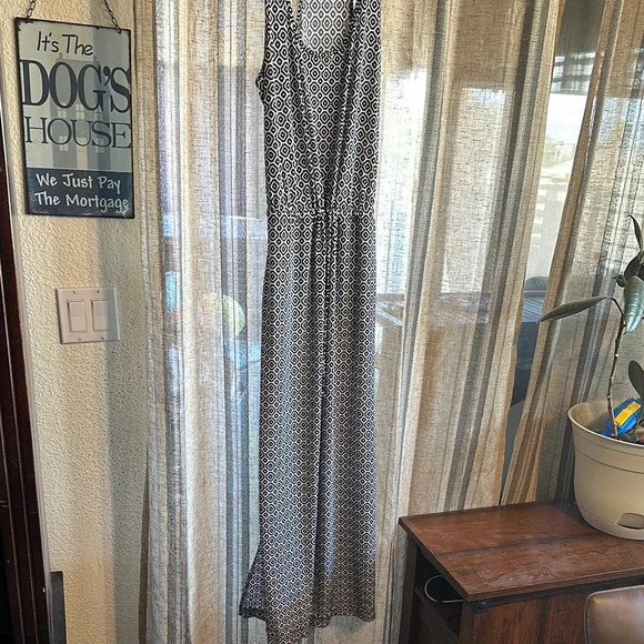 Banana Republic Elegant Black and White Geometric long Dress EUC - Picture 1 of 9